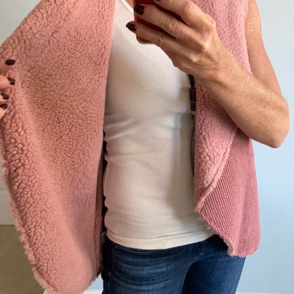 Mauve Color Sherpa & Corduroy Vest - Picture 7 of 9